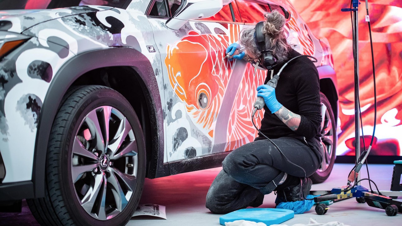 Компания Lexus представила первый в мире татуированный автомобиль